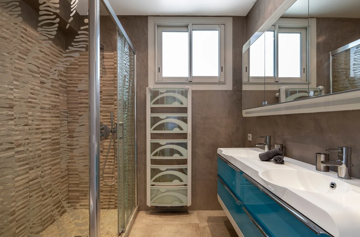 Salle de bains 1 — Baignoire et douche